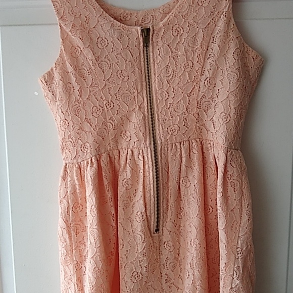 Peach lace forever 21 dress - Picture 2 of 3
